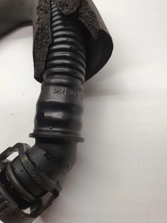 RURA WĄŻ POWIETRZA AUDI VW 1,,8 TFSI 06H103221J