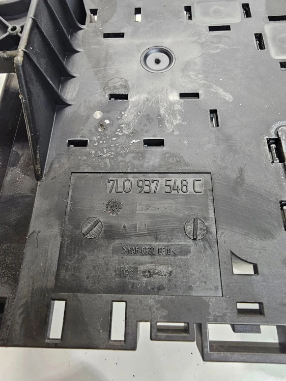 SKRZYNKA BEZPIECZNIKÓW AUDI Q7 4L 7L0937548C