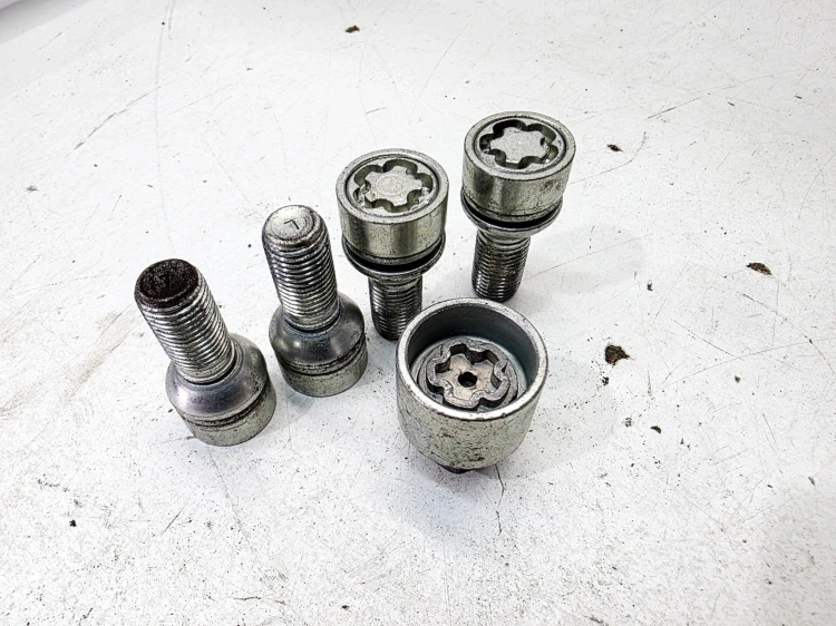 ŚRUBA ŚRUBY ZABEZPIECZAJĄCE AUDI VOLKSWAGEN SEAT SKODA WZÓR L