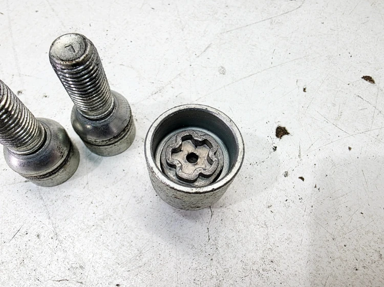 ŚRUBA ŚRUBY ZABEZPIECZAJĄCE AUDI VOLKSWAGEN SEAT SKODA WZÓR L