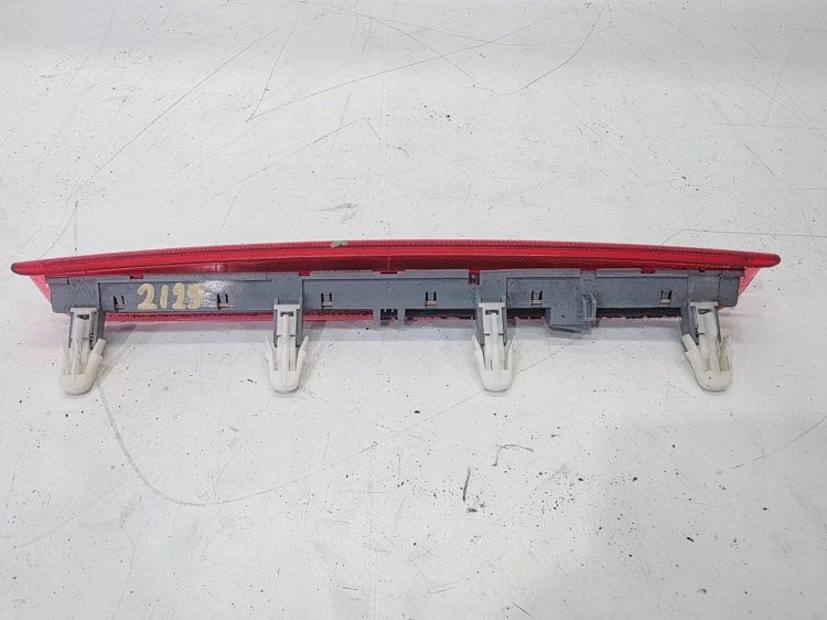 ŚWIATŁO STOP STOPU TRZECIE AUDI A3 8P LIFT 5-D 8P4945097C 2/25