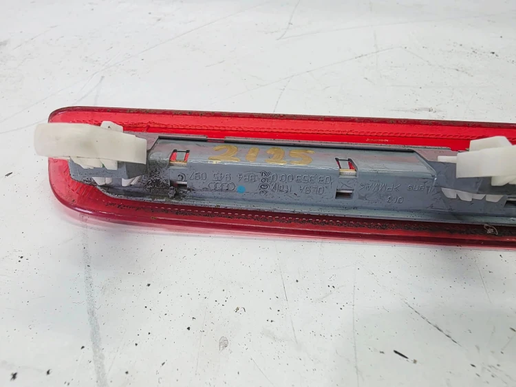 ŚWIATŁO STOP STOPU TRZECIE AUDI A3 8P LIFT 5-D 8P4945097C 2/25