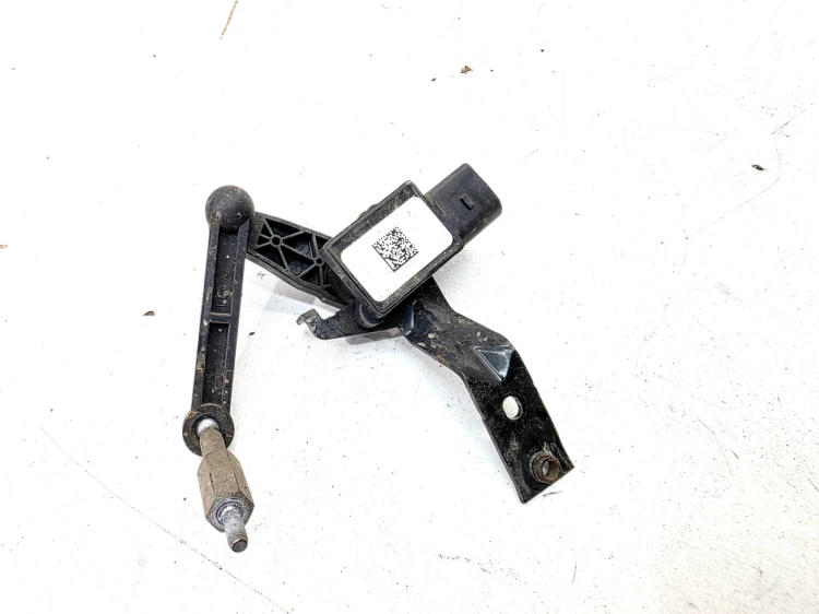 CZUJNIK POZIOMU POZIOMOWANIA ŚWIATEŁ AUDI Q4 E-TRON 1EA512521C 5WA907127
