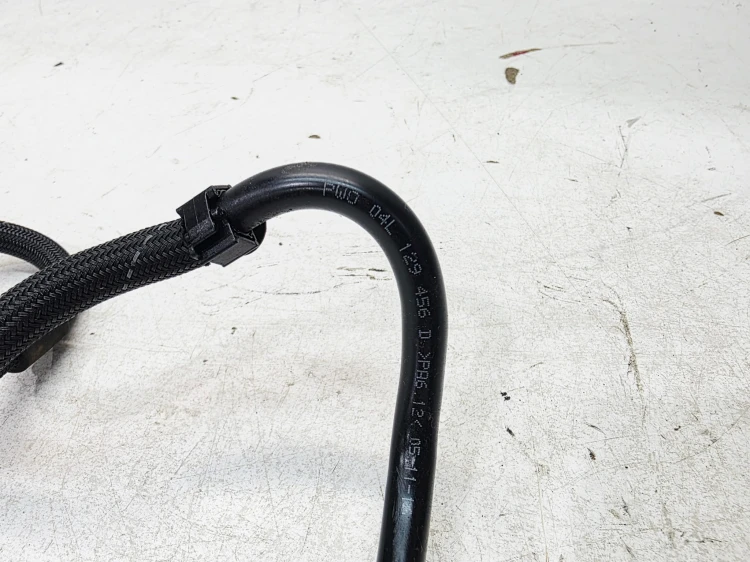 PRZEWÓD PODCIŚNIENIA AUDI A4 B9 A5 8W 04L129456D 1/26