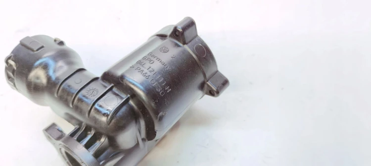 OBUDOWA TERMOSTATU AUDI A4 B9 A5 2.0 TDI 04L121111H
