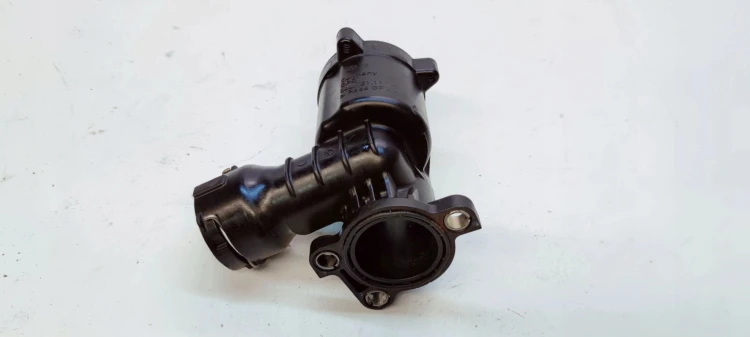 OBUDOWA TERMOSTATU AUDI A4 B9 A5 2.0 TDI 04L121111H
