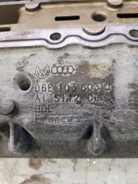 MISKA OLEJOWA PÓŁBLOK AUDI A6 C6 3.2AUK 06E103603Q
