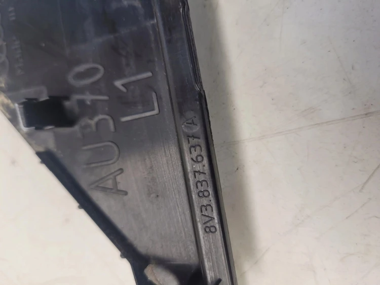 NAKŁADKA OSŁONA LEWA AUDI A3 8V 3D 8V3837637A