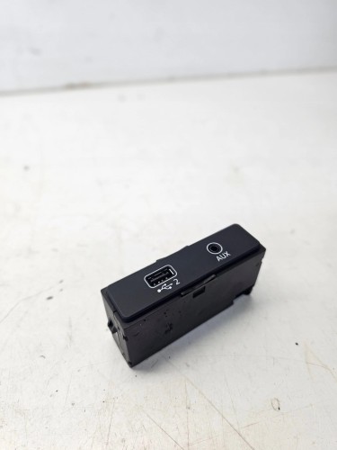 GNIAZDO PORT USB C AUX ŁADOWARKI AUDI A4 B9 LIFT A5 8W 8W0035708