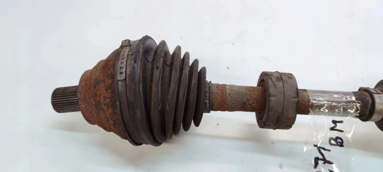 PÓŁOŚ LEWA KRÓTKA AUDI A3 8V VOLKSWAGEN SEAT SKODA 2.0 TDI 5Q0407271BM