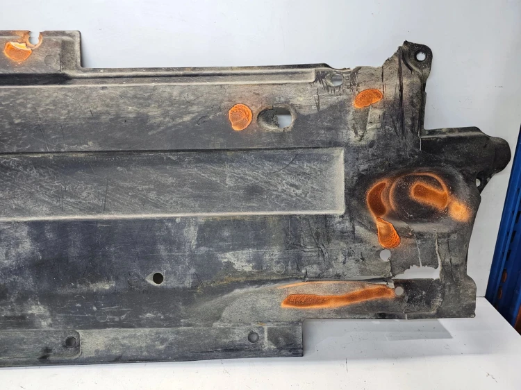 OSŁONA PODWOZIA LEWA AUDI A6 C6 4F0825207C