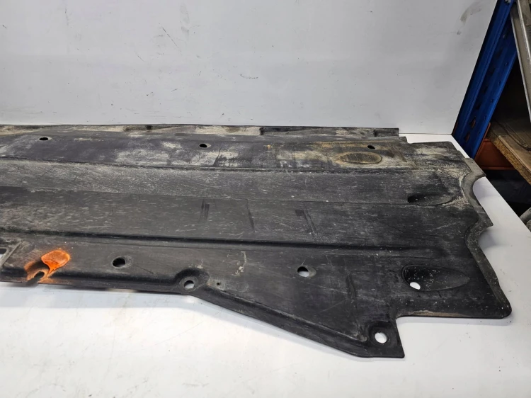 OSŁONA PODWOZIA LEWA AUDI A6 C6 4F0825207C