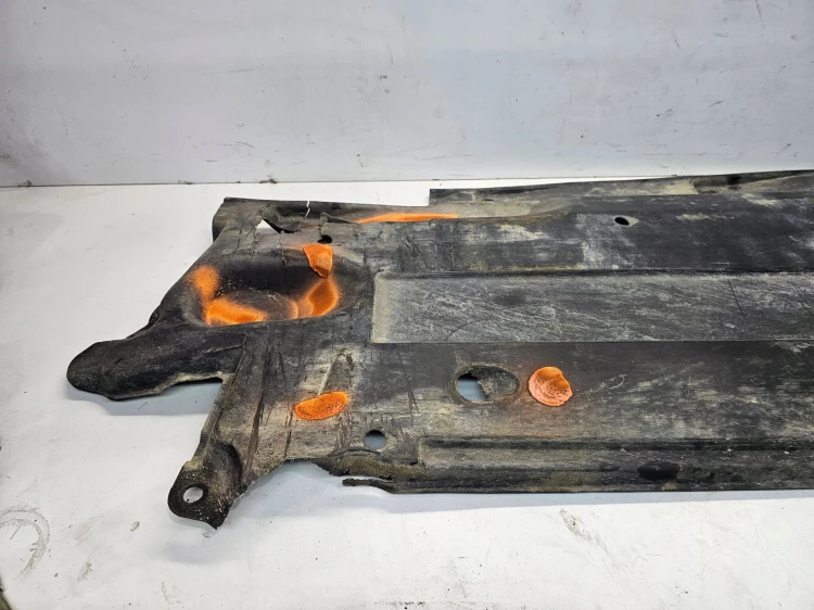 OSŁONA PODWOZIA LEWA AUDI A6 C6 4F0825207C