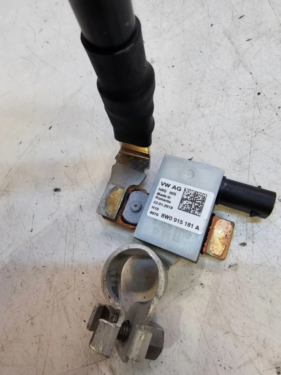 KLEMA MINUSOWA AUDI A4 B9 A5 8W 8W0915181A