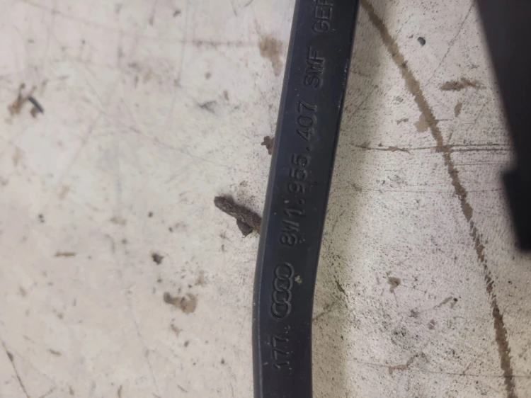 RAMIĘ WYCIERACZKI LEWE AUDI A4 B9 A5 8W 8W1955407