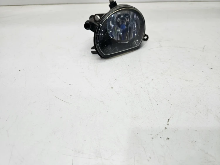 HALOGEN LAMPA PRZECIWMGIELNA PRAWY PRZÓD AUDI Q7 4L LIFT S-LINE 4L0941700E