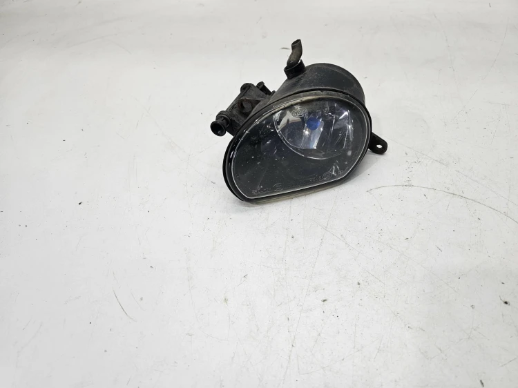 HALOGEN LAMPA PRZECIWMGIELNA PRAWY PRZÓD AUDI Q7 4L LIFT S-LINE 4L0941700E