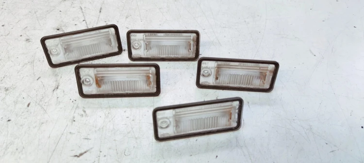 LAMPKA PODŚWIETLENIE TABLICY LEWA AUDI A3 8P A4 B6 B7 A6 C6 Q7 8E0807430A