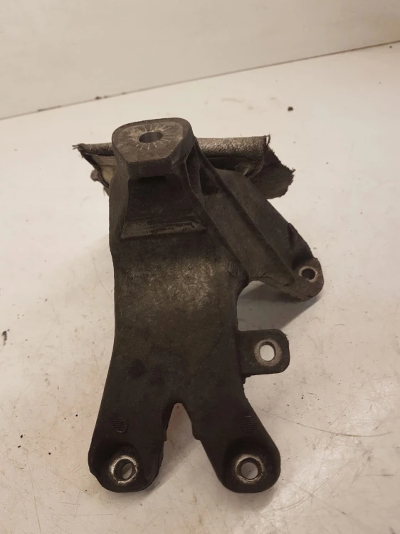 ŁAPA SILNIKA PRAWA AUDI A4 A5 1,8 TFSI 8K0199308AP