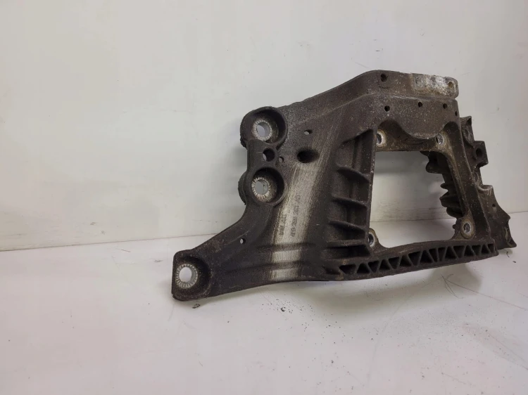 MOCOWANIE ŁAPA PODPORA SKRZYNI AUDI A6 4F0399263AD