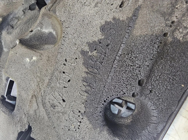 OSŁONA POKRYWA SILNIKA AUDI A3 8P Q3 VW SEAT 03L103925S