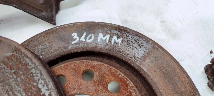 ZACISKI HAMULCOWE TYŁ AUDI A3 VW R32 3.2 310MM