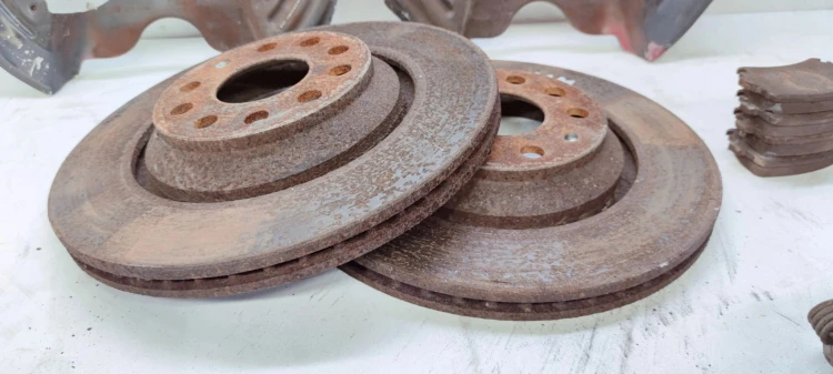 ZACISKI HAMULCOWE TYŁ AUDI A3 VW R32 3.2 310MM