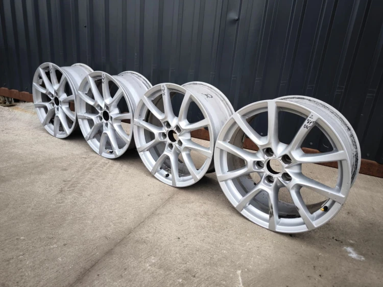 FELGA FELGI KOMPLET AUDI A4 A5 Q5 8.0J ITP R18 ET39 8R0601025C Z*61* OK