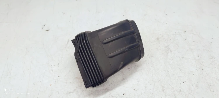 WLOT DOLOT POWIETRZA AUDI A6 C6 4F0129739B