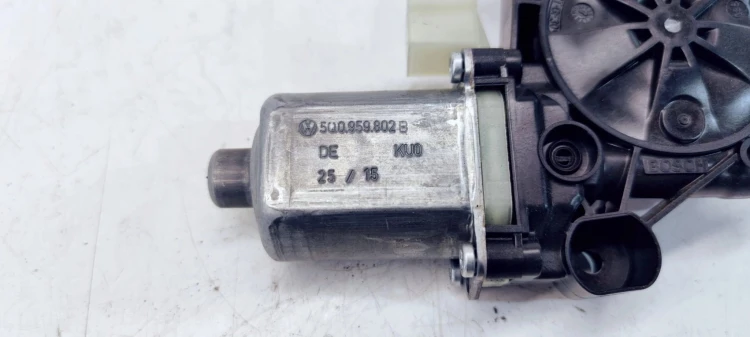 SILNICZEK SZYBY PRAWY AUDI A3 8V 5Q0959802B