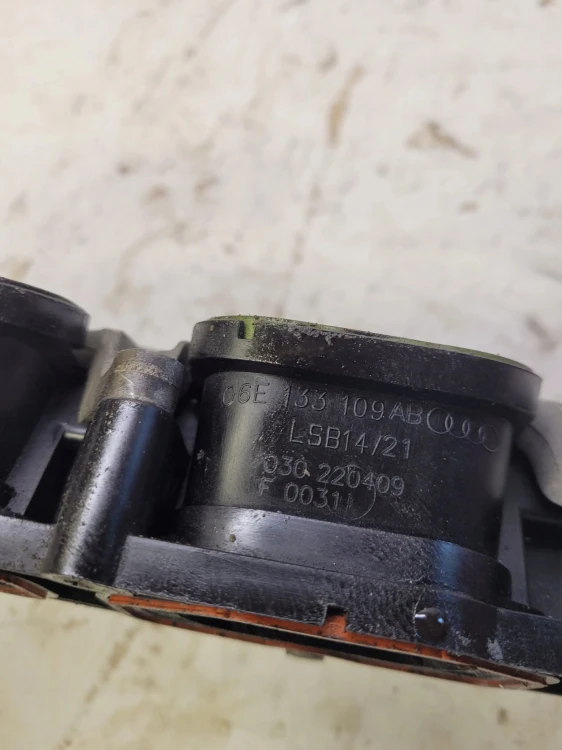 KOLEKTOR SSĄCY AUDI S4 S5 A6 3.0 TFSI 06E133109AB