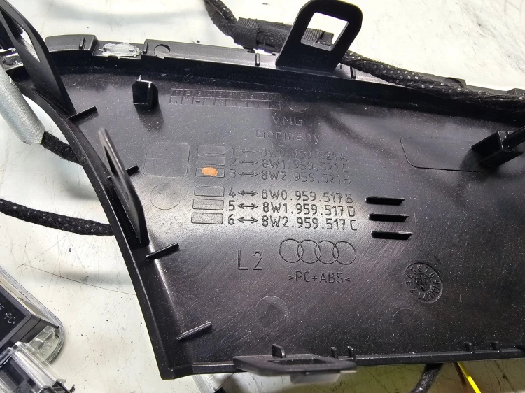 KALMKI WIĄZKI BOCZKÓW AUDI A4 B9 AMBIENTE KOMPLET