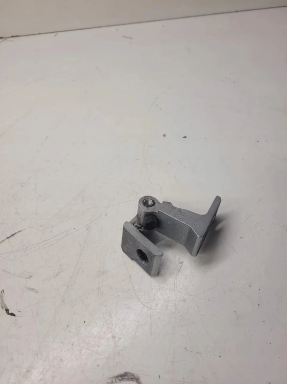 ZAWIAS DRZWI PRAWYCH AUDI A8 D4 A7 4G 4H0831402