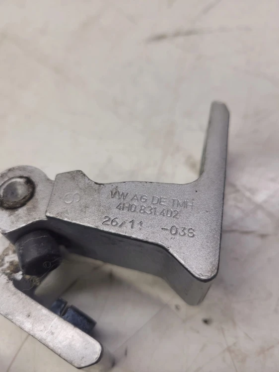 ZAWIAS DRZWI PRAWYCH AUDI A8 D4 A7 4G 4H0831402