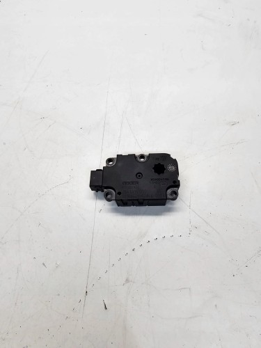 SILNICZEK NAGRZEWNICY AUDI A4 B9 A5 8W K11188A02