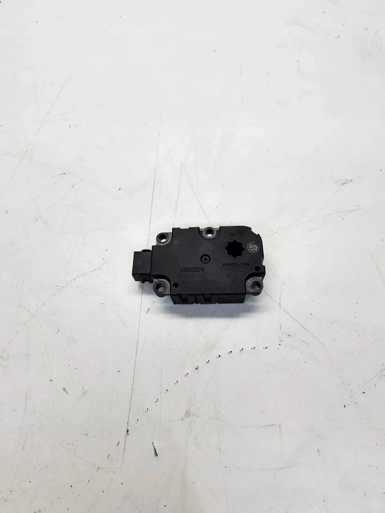 SILNICZEK NAGRZEWNICY AUDI A4 B9 A5 8W K11188A02