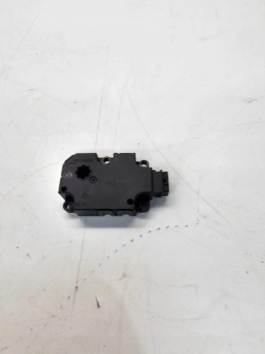 SILNICZEK NAGRZEWNICY AUDI A4 B9 A5 8W K11188A02