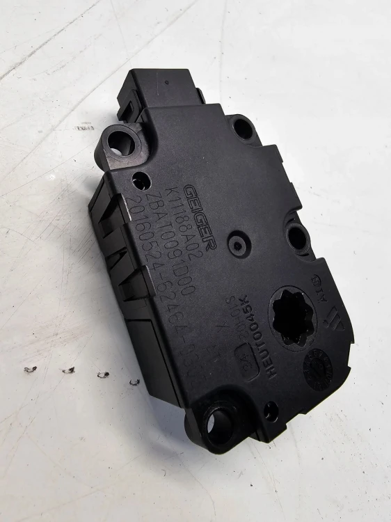 SILNICZEK NAGRZEWNICY AUDI A4 B9 A5 8W K11188A02