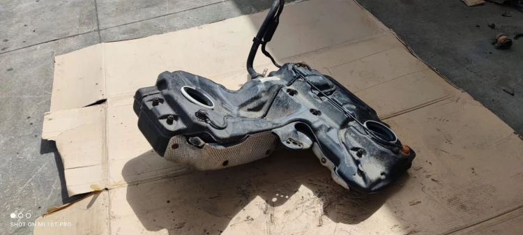 BAK ZBIORNIK PALIWA AUDI A4 B8 A5 8T 8T0201021EF