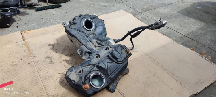 BAK ZBIORNIK PALIWA AUDI A4 B8 A5 8T 8T0201021EF