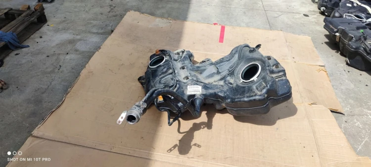 BAK ZBIORNIK PALIWA AUDI A4 B8 A5 8T 8T0201021EF