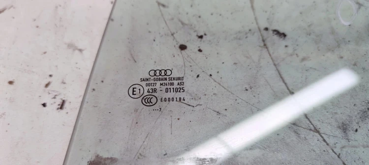 SZYBA BOCZNA DRZWI LEWY TYŁ AUDI A4 B9 8W9 2017 *2
