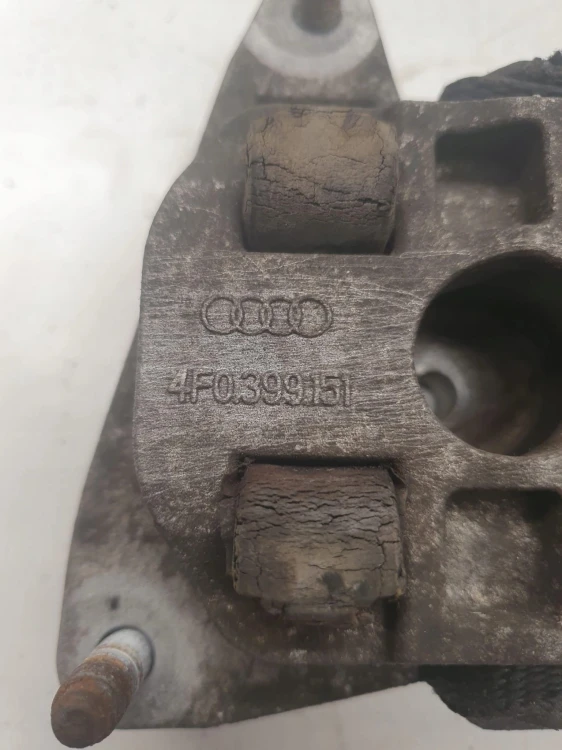 ŁAPA PODUSZKA SKRZYNI AUDI A6 C6 3,0 TDI 4F0399151