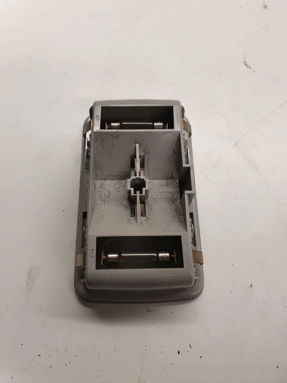 OŚWIETLENIE KABINY AUDI A6 C6 KOMBI 4L0947123