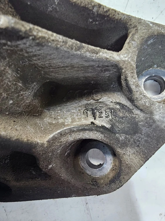 ŁAPA PODUSZKA MOSTU AUDI A6 C6 A4 B7 8E0599125L