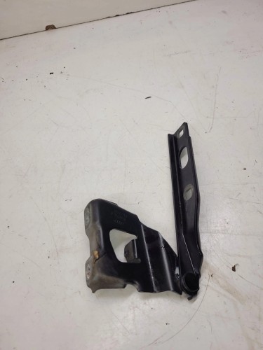 ZAWIAS MASKI PRAWY AUDI A4 B8 8K0823302B
