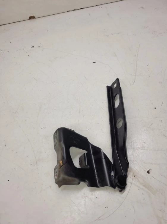 ZAWIAS MASKI PRAWY AUDI A4 B8 8K0823302B