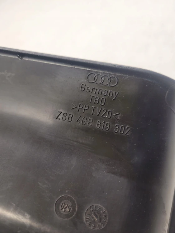 KRATKA POWIETRZA PRAWY TYŁ AUDI A7 4G8819302