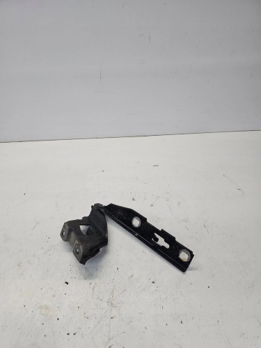 ZAWIAS MASKI LEWY AUDI A5 8T 8T0823301B
