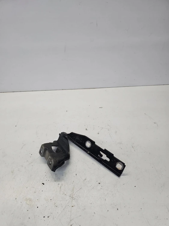ZAWIAS MASKI LEWY AUDI A5 8T 8T0823301B